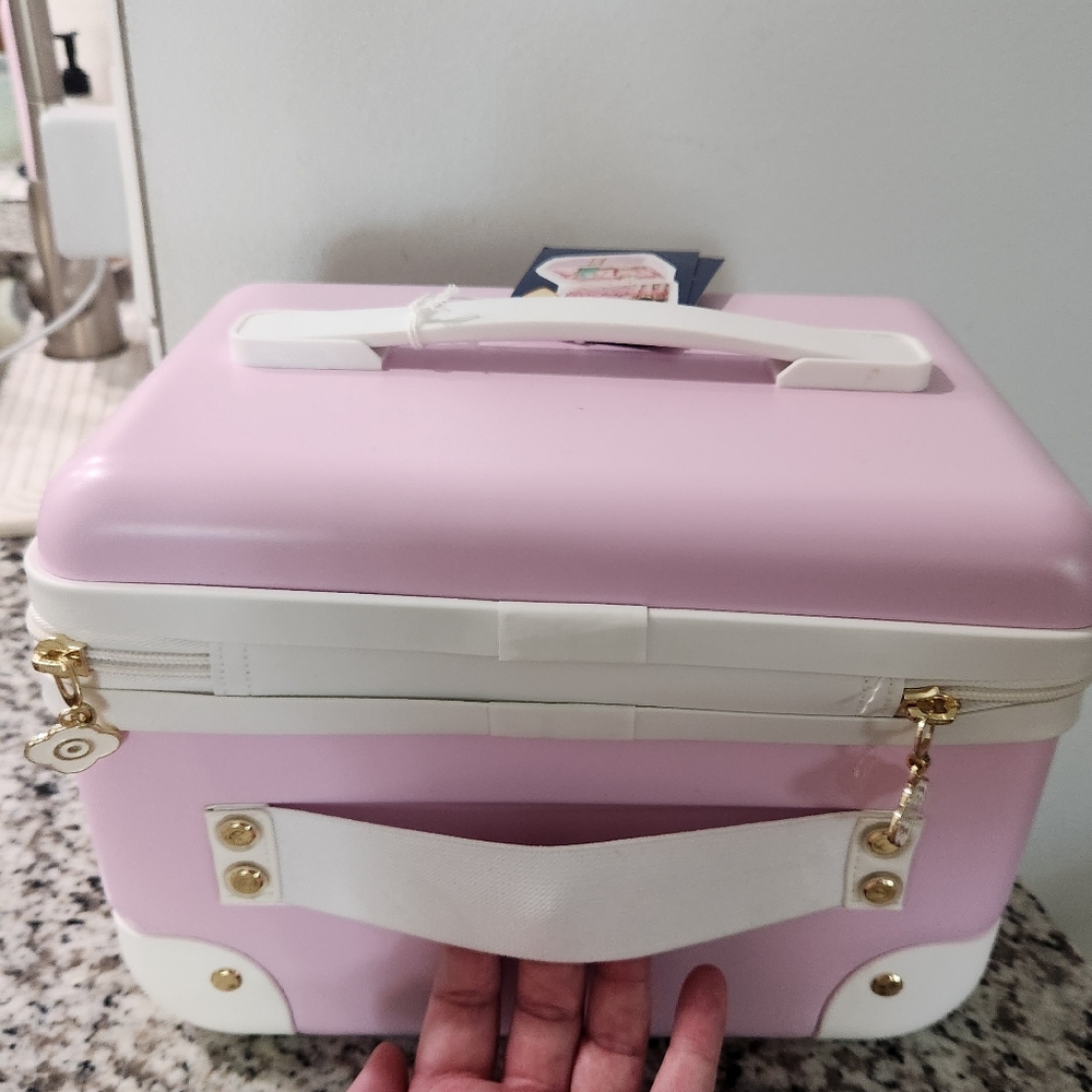 Roller Rabbit + Target Vanity Case - Picture 6 of 6